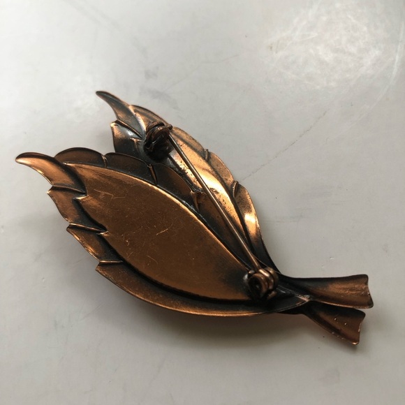 Copper Tone Leaf Brooch - Picture 2 of 8